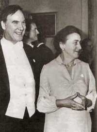 Sergej i Tatyana Kapicy v Stokgolme na prisuzhdenii PL Kapice Nobelevskoj premii po fizike Sergej i Tatyana Kapicy v Stokgolme na prisuzhdenii PL Kapice Nobelevskoj premii po fizike