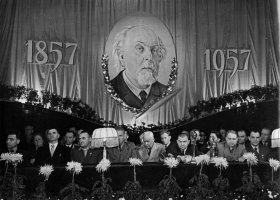 SP korolev na torzhestvennom zasedanii posvyashhennom 100 letiyu KE TSiolkovskogo Kaluga 
