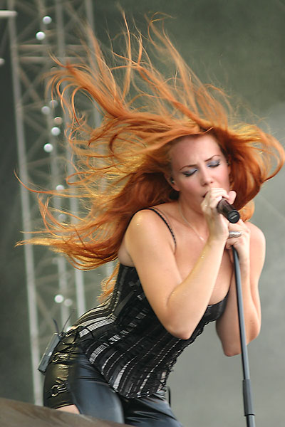 Epica_simone_simons-1.jpg