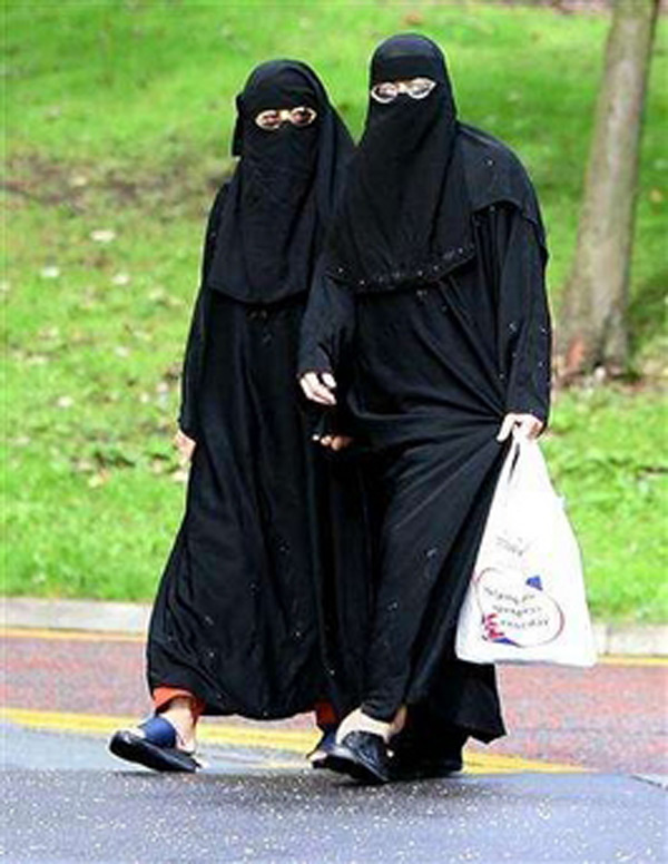 Muslim20women20shopping-1.jpg